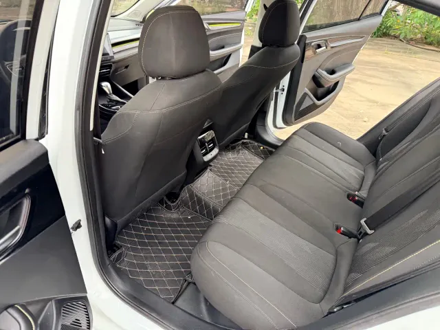 Roewe i5 — Фото автомобиля 18