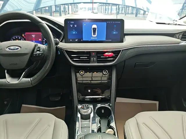 Ford Escape — Фото автомобиля 12