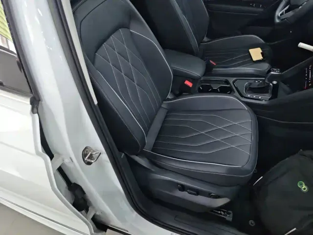 Volkswagen Tiguan L — Фото автомобиля 24