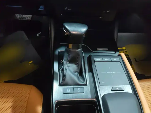 Lexus ES — Фото автомобиля 16