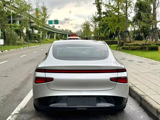 Xpeng P7 — Фото автомобиля 8