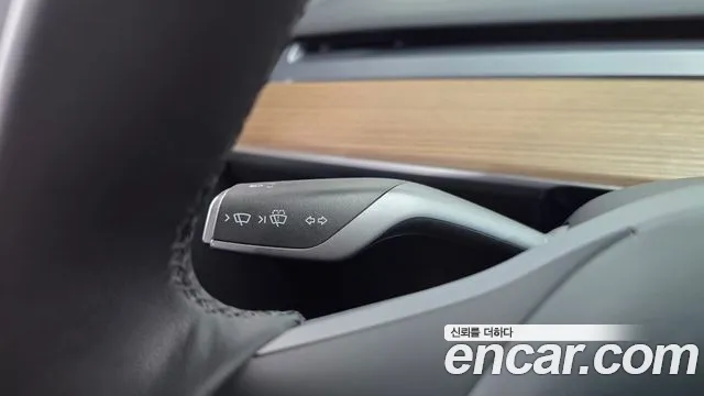 Tesla Model Y — Фото автомобиля 23