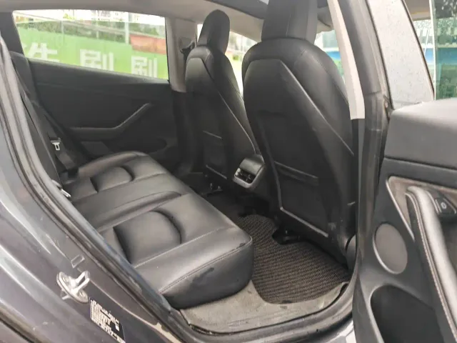 Tesla Model 3 — Фото автомобиля 18