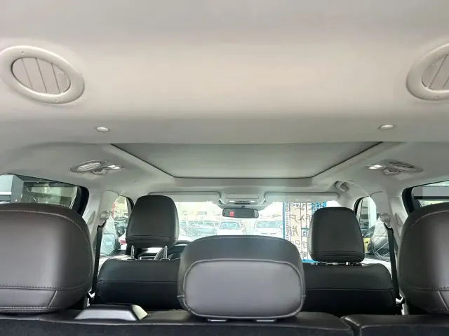 Ford Explorer — Фото автомобиля 8