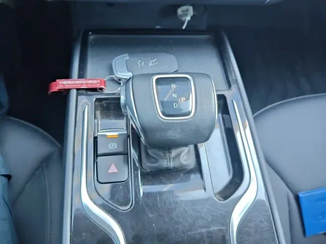 Hongqi E-QM5 — Фото автомобиля 6