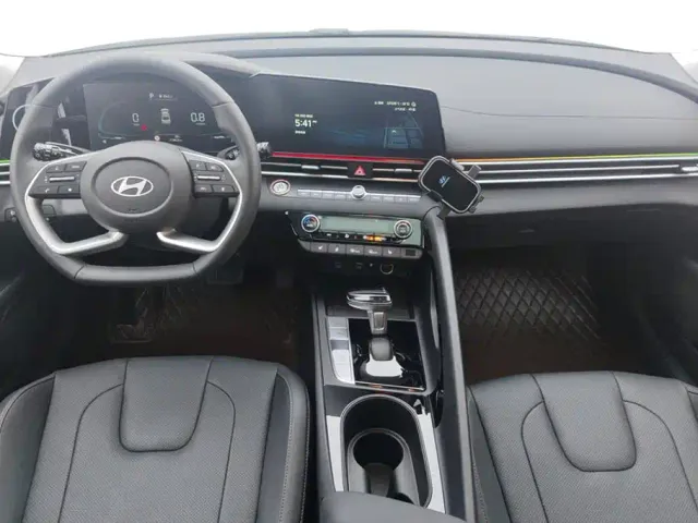 Hyundai Elantra — Фото автомобиля 12
