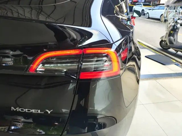 Tesla Model Y — Фото автомобиля 7