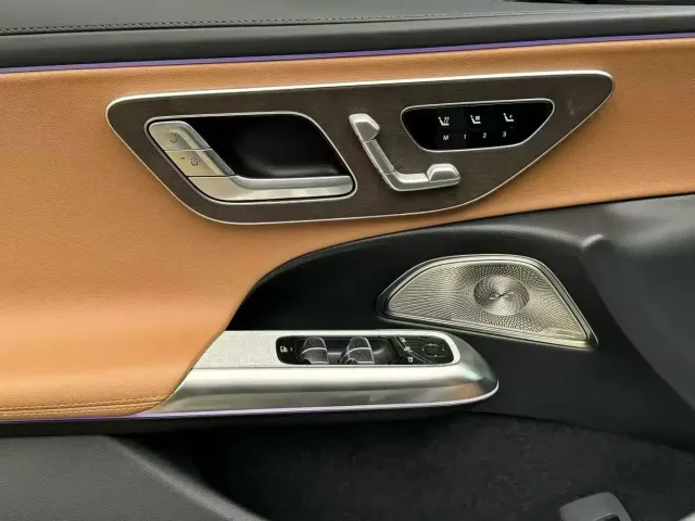 Mercedes-Benz E-Class — Фото автомобиля 4
