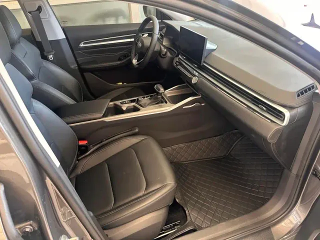 Geely Emgrand — Фото автомобиля 12