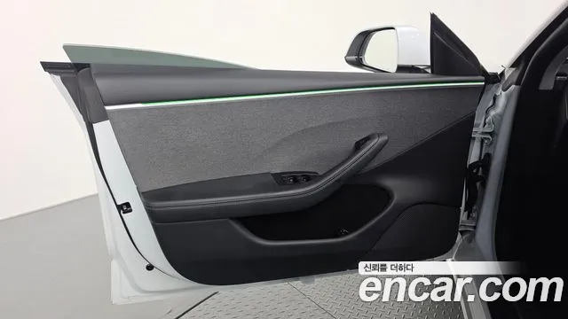 Tesla Model 3 — Фото автомобиля 12