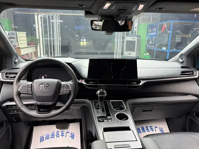 Toyota Granvia — Фото автомобиля 7