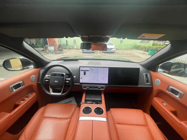 Li Auto Li L8 2023 Pro — Фото автомобиля 11
