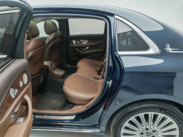 Mercedes-Benz E-Class — Фото автомобиля 7
