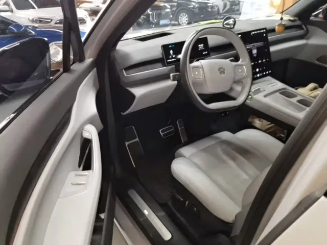 Nio ES8 — Фото автомобиля 15