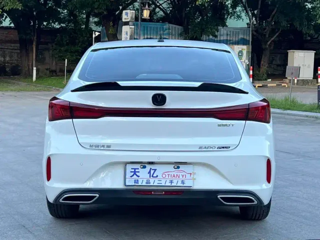 Changan Eado — Фото автомобиля 11