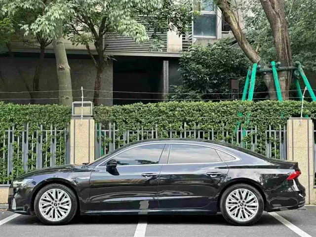 Audi A7L — Фото автомобиля 2