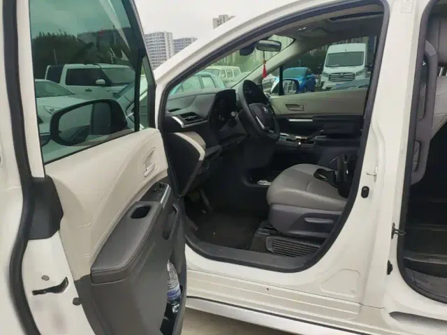 Toyota Granvia — Фото автомобиля 15