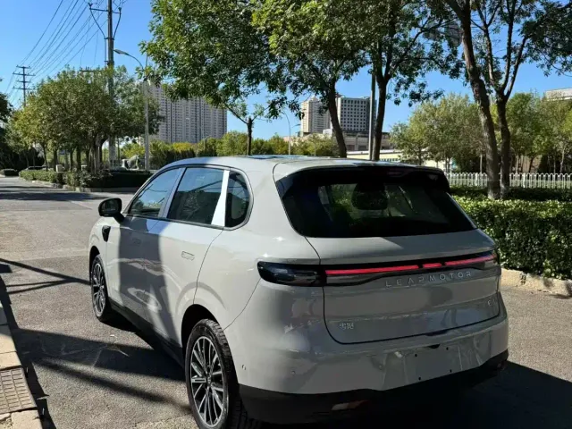 Leapmotor B10 — Фото автомобиля 9