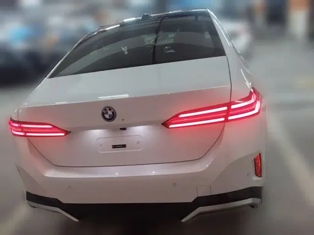 BMW i5 — Фото автомобиля 7
