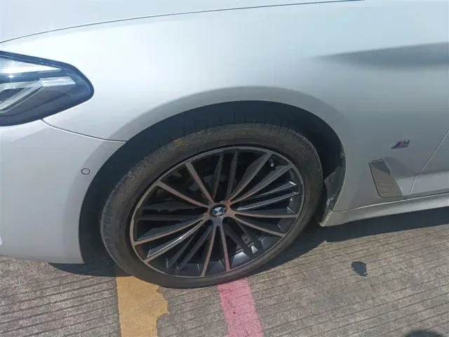 BMW 5 Series — Фото автомобиля 24
