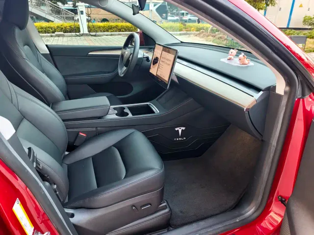 Tesla Model Y — Фото автомобиля 7