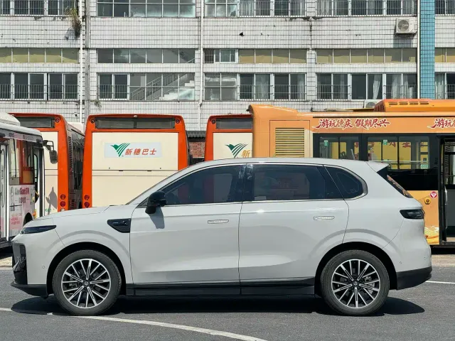 Leapmotor B10 — Фото автомобиля 8