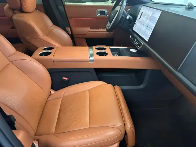 Li Auto L9 — Фото автомобиля 10