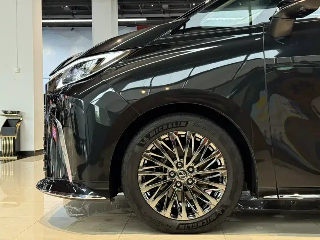 Lexus Lexus LM 2023 500h 6-Seater Prestige Edition — Фото автомобиля 5