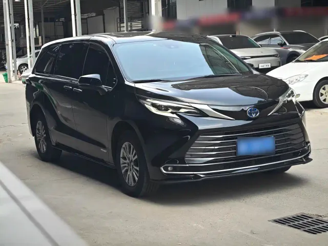 Toyota Sienna — Фото автомобиля 3