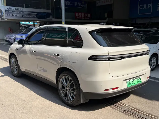 Leapmotor C10 — Фото автомобиля 6