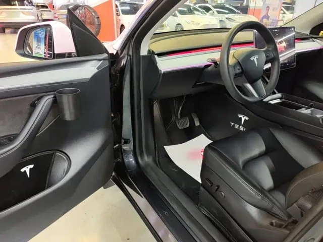 Tesla Model Y — Фото автомобиля 15