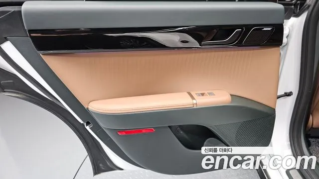 Hyundai Grandeur Grandeur (GN7) 2.5 Бензин 2WD — Фото автомобиля 24
