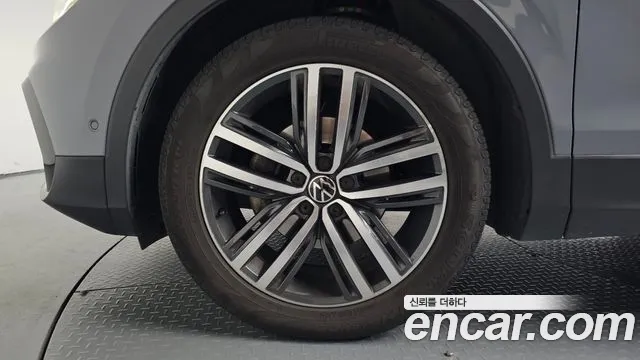 Volkswagen Tiguan Tiguan 2 поколение 2.0 TDI Prestige — Фото автомобиля 3