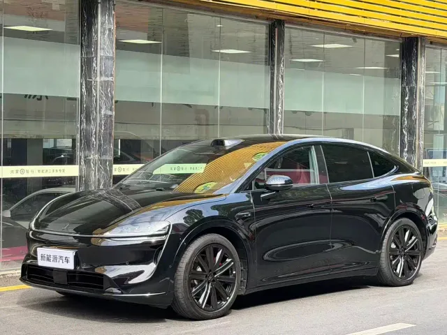 Фотография автомобиля — Luxeed R7