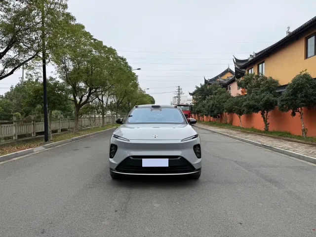 Nio ES8 — Фото автомобиля 2