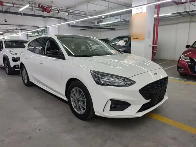 Ford Focus — Фото автомобиля 3