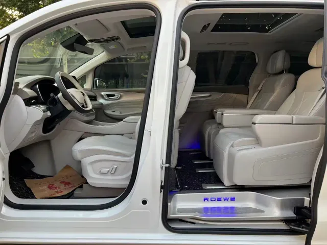 Roewe iMAX8 — Фото автомобиля 4