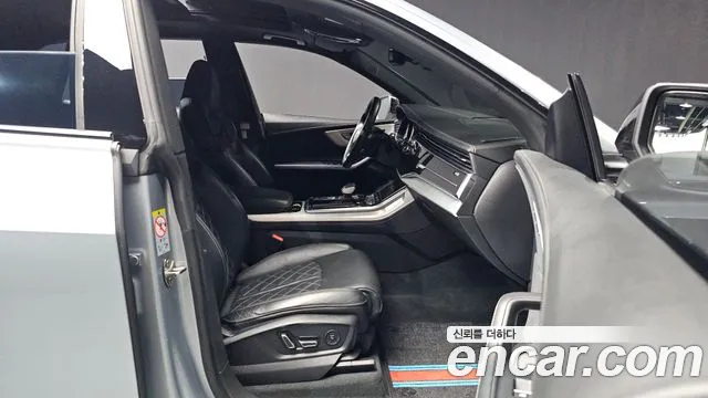 Audi Q8 55 TFSI quattro Premium — Фото автомобиля 11