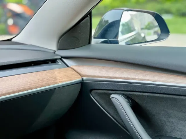 Tesla Model 3 — Фото автомобиля 15