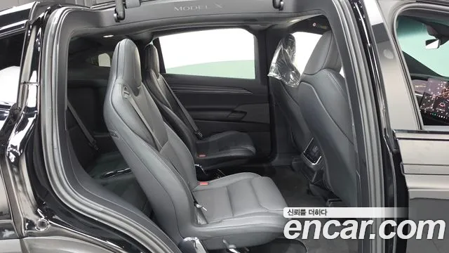 Tesla Model X — Фото автомобиля 11
