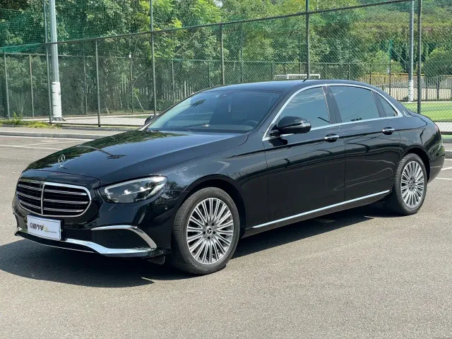 Фотография автомобиля — Mercedes-Benz E-Class