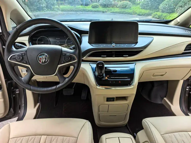 Buick GL8 — Фото автомобиля 9