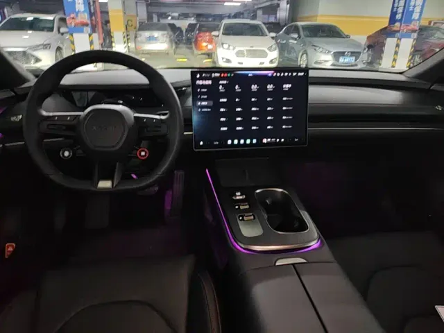 Xiaomi SU7 — Фото автомобиля 9