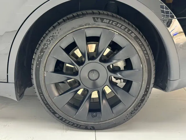 Tesla Model Y — Фото автомобиля 25