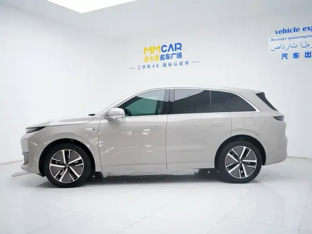 Li Auto L6 — Фото автомобиля 11