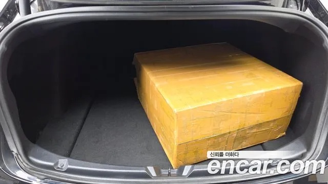 Tesla Model 3 — Фото автомобиля 26
