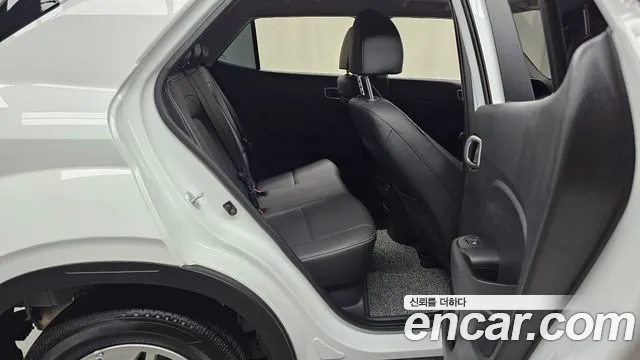 Hyundai Venue — Фото автомобиля 17