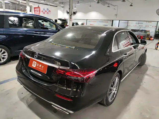 Mercedes-Benz E-Class — Фото автомобиля 5