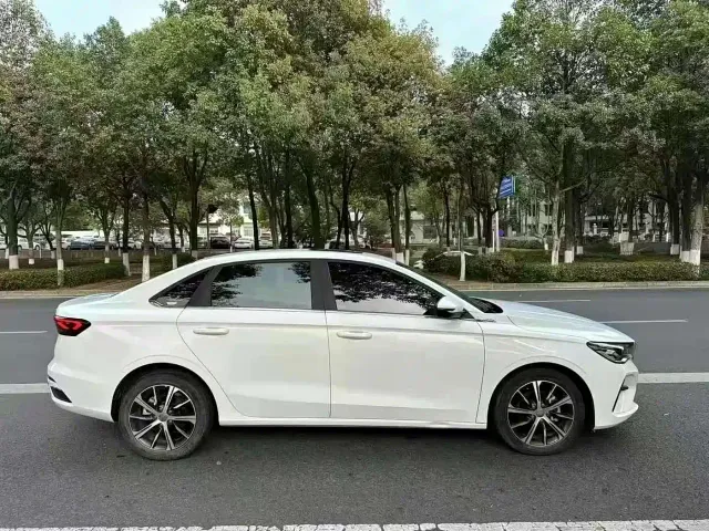 Geely Emgrand — Фото автомобиля 4