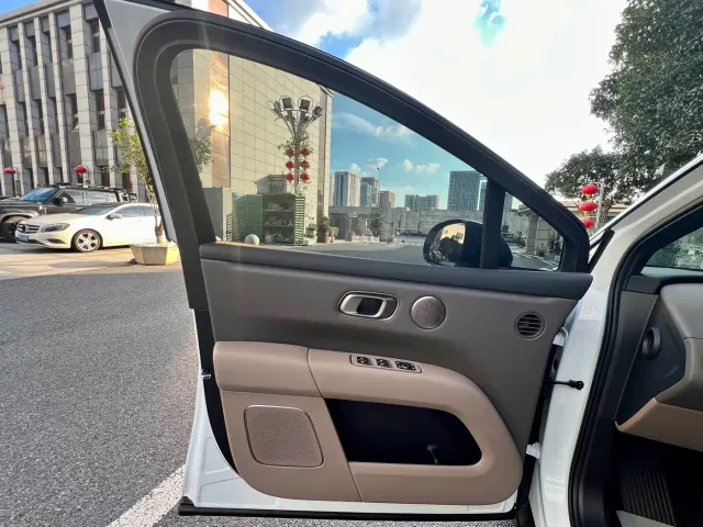 Li Auto i6 — Фото автомобиля 13